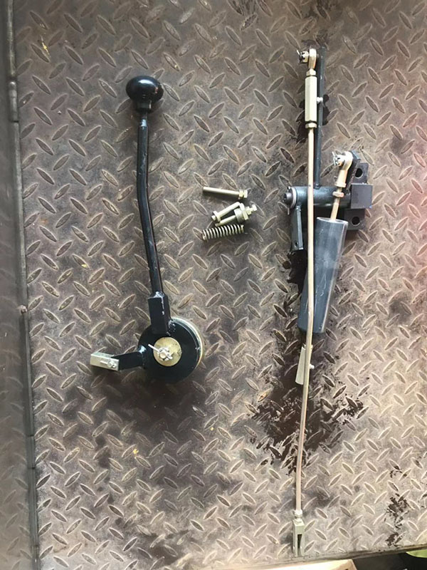 油门操纵杆及联动机构